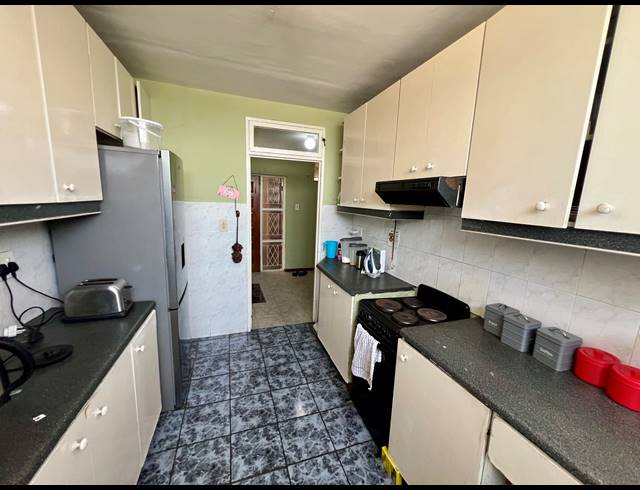 2 BEDROOM SECTIONAL TITLE FOR SALE IN MORNINGSIDE